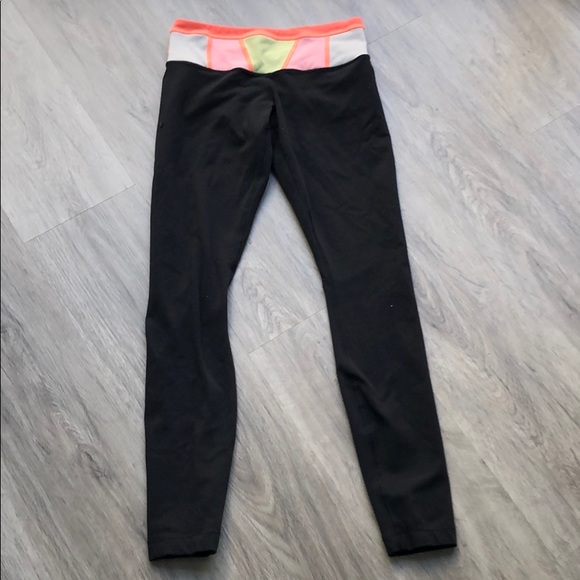 Reversible lululemon black wunder under leggings - Picture 6 of 9